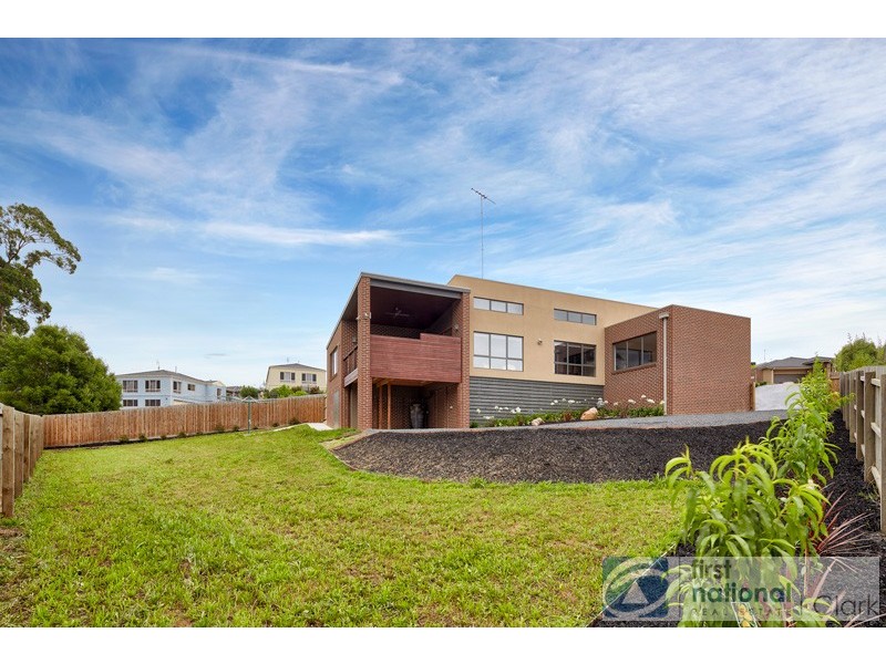 2 Chester Court, Drouin VIC 3818