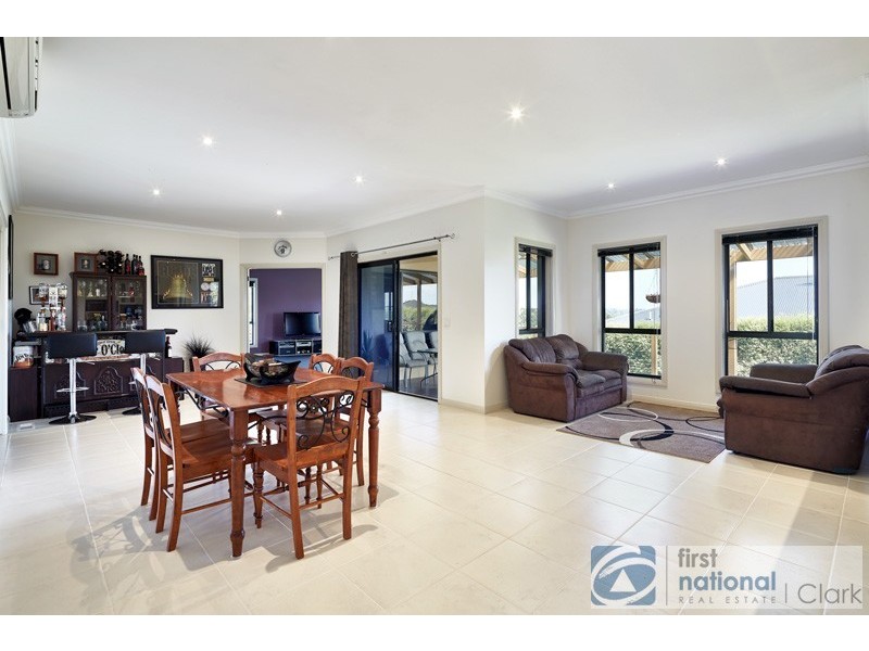 14 Arthurs Drive, Warragul VIC 3820