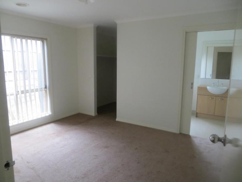 1 Orchard Court, Drouin VIC 3818