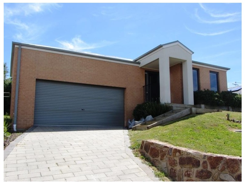 32 Sutherland Way, Drouin VIC 3818