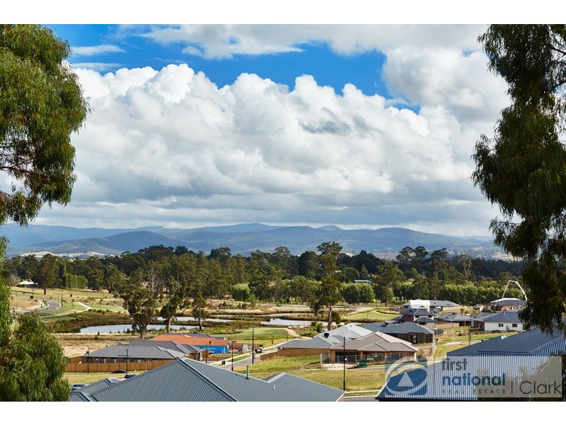 72 McNeilly Road, Drouin VIC 3818