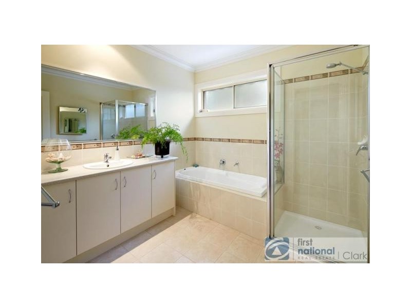 1/5 Karrala Court, Drouin VIC 3818