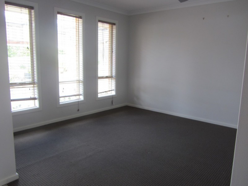 4 Lawson Road, Drouin VIC 3818