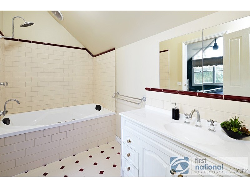 6 Robyn Court, Drouin VIC 3818