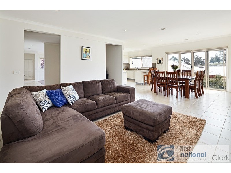 3 Crystal Court, Drouin VIC 3818