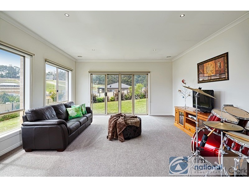 3 Crystal Court, Drouin VIC 3818