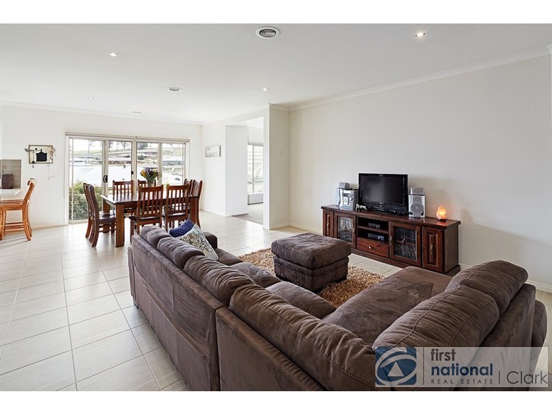 3 Crystal Court, Drouin VIC 3818