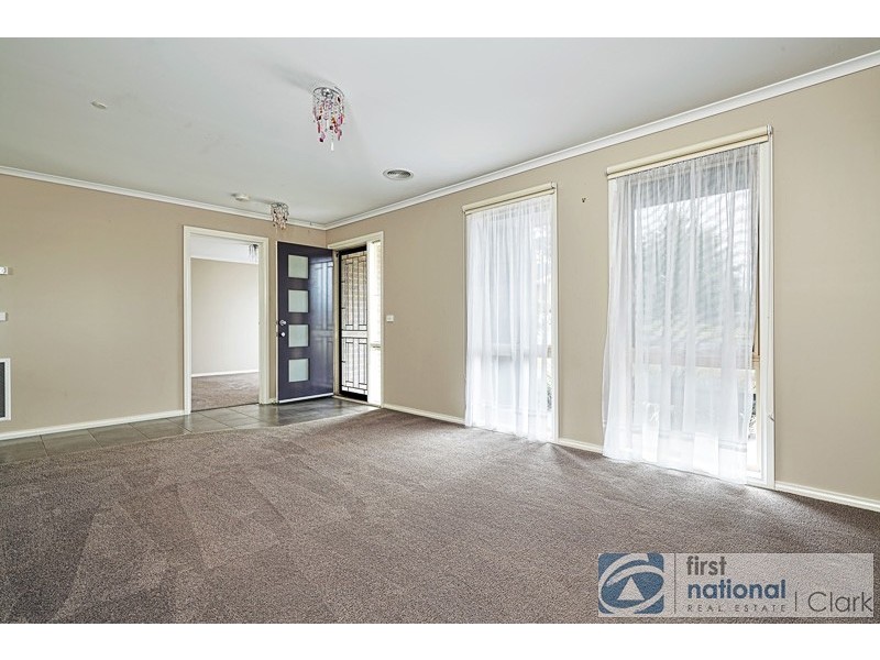 4 Lawrence Road, Drouin VIC 3818