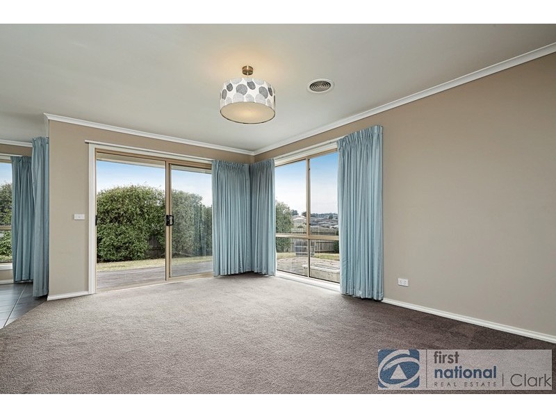 4 Lawrence Road, Drouin VIC 3818