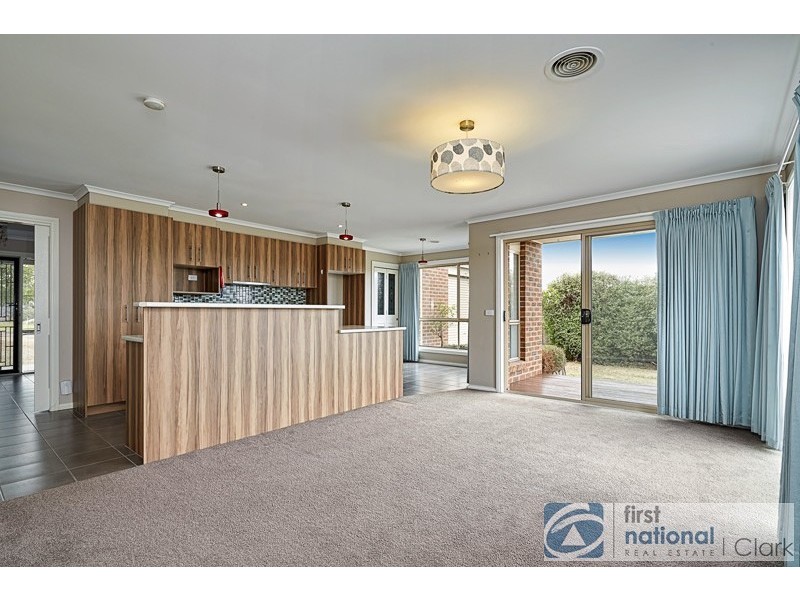 4 Lawrence Road, Drouin VIC 3818