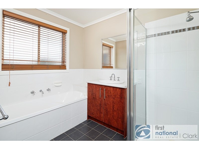 4 Lawrence Road, Drouin VIC 3818