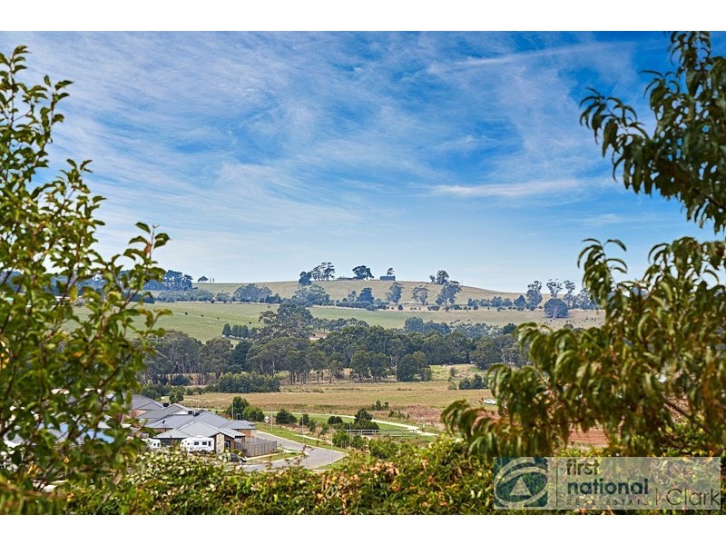 4 Lawrence Road, Drouin VIC 3818