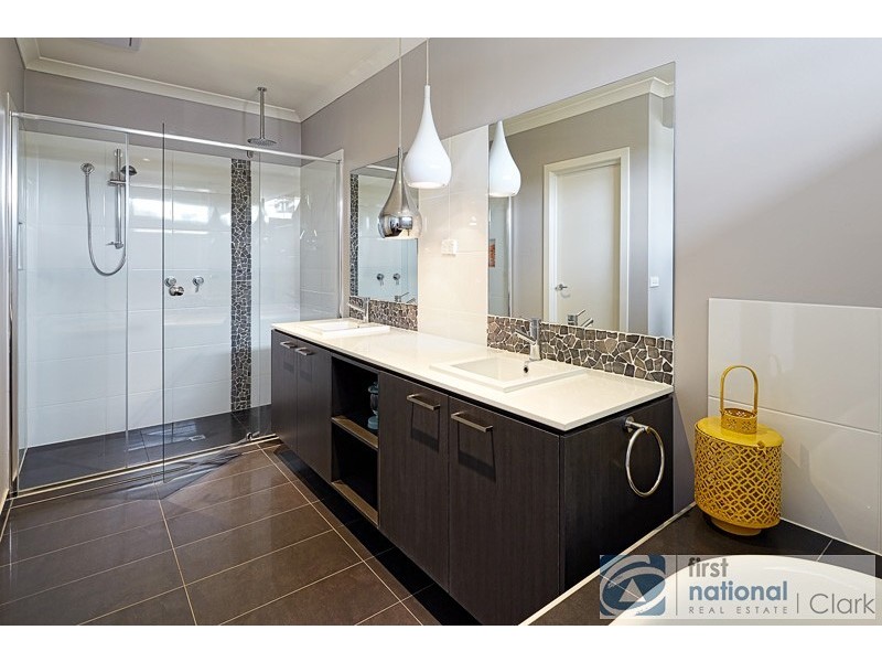 10 Kensington Drive, Warragul VIC 3820