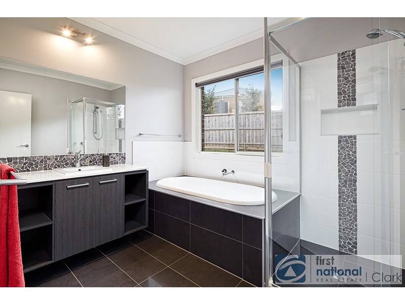 10 Kensington Drive, Warragul VIC 3820