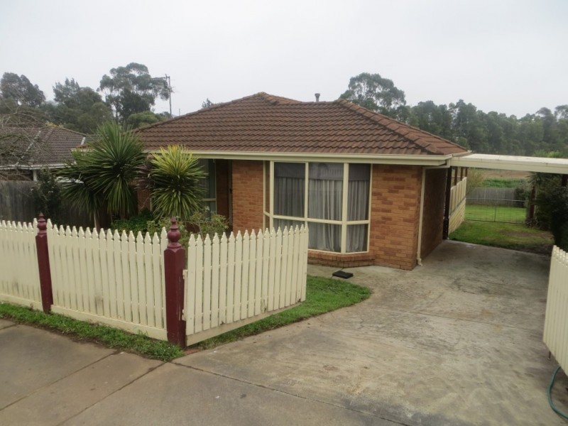 13 Walker Drive, Drouin VIC 3818