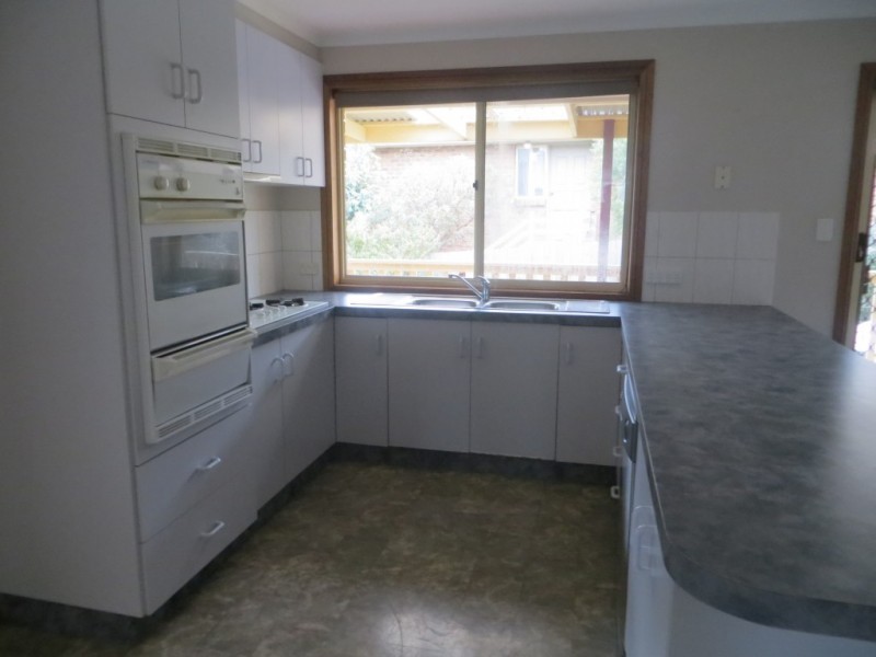 13 Walker Drive, Drouin VIC 3818