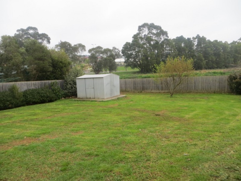 13 Walker Drive, Drouin VIC 3818