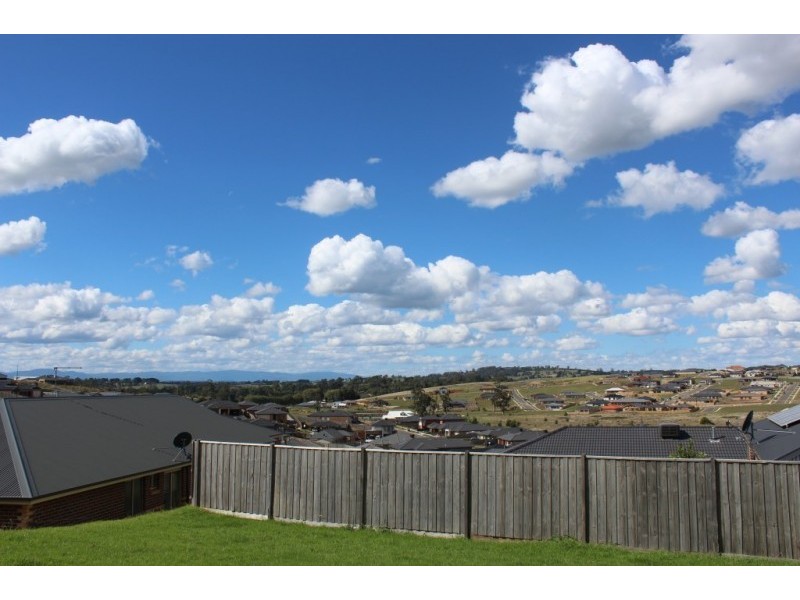 42 Monica Drive, Drouin VIC 3818