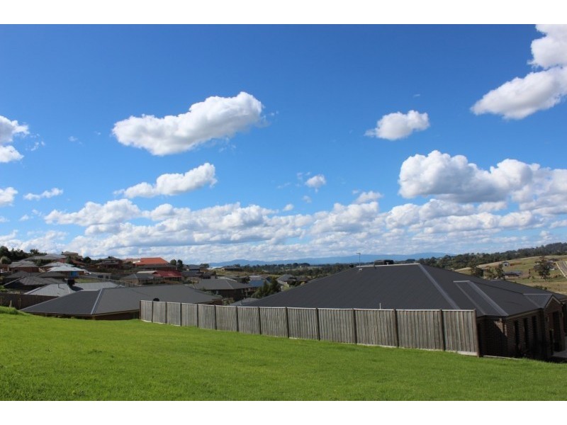 42 Monica Drive, Drouin VIC 3818