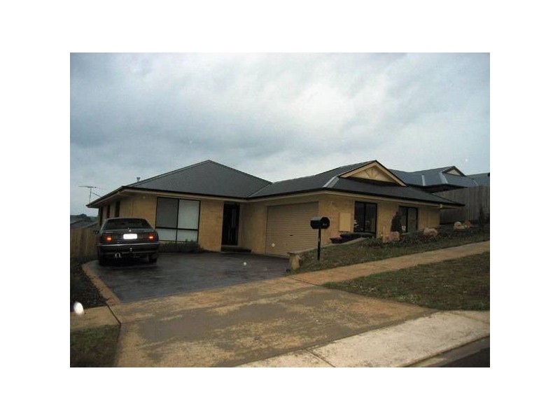 13 Jasmine COURT, Warragul VIC 3820