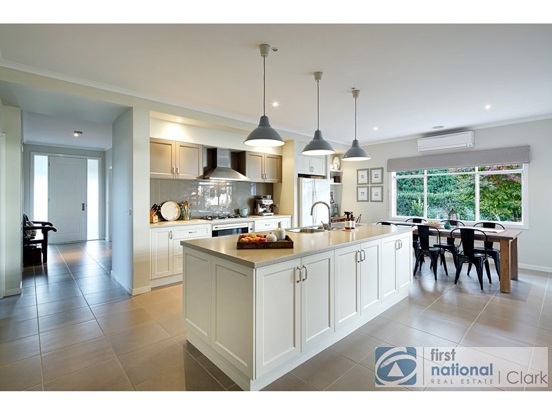 8 Evergreen Close, Drouin VIC 3818