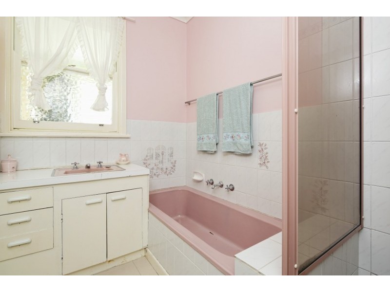 27 Sinclair Street, Warragul VIC 3820