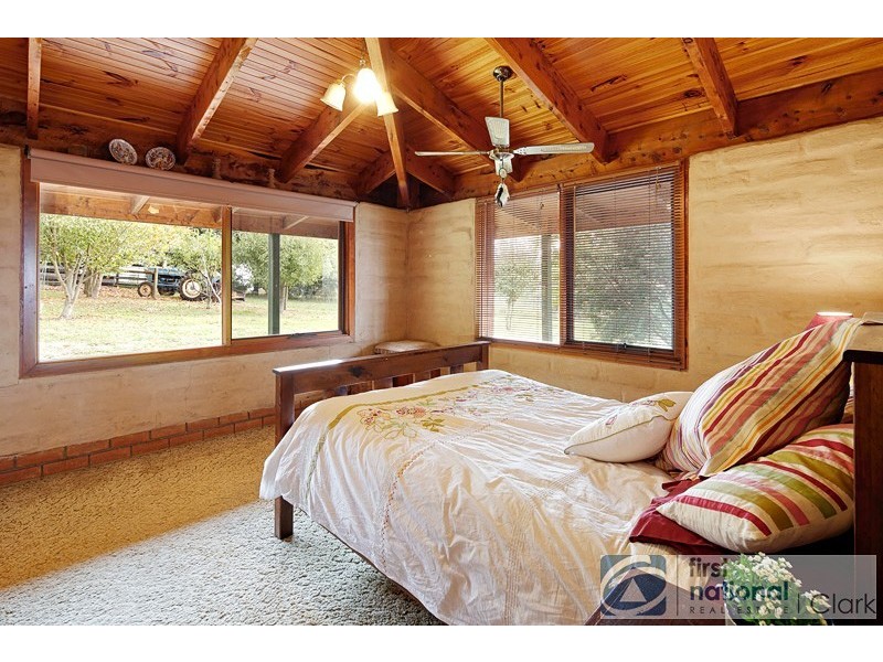 100 Shearn Road, Jindivick VIC 3818