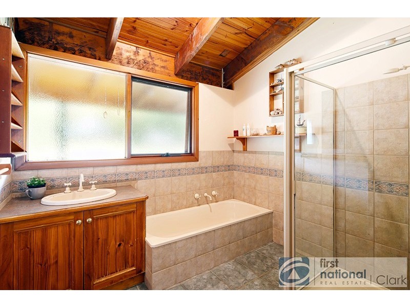 100 Shearn Road, Jindivick VIC 3818