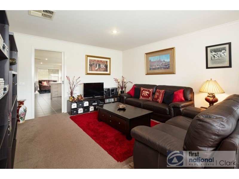 5 Lomandra Court, Drouin VIC 3818