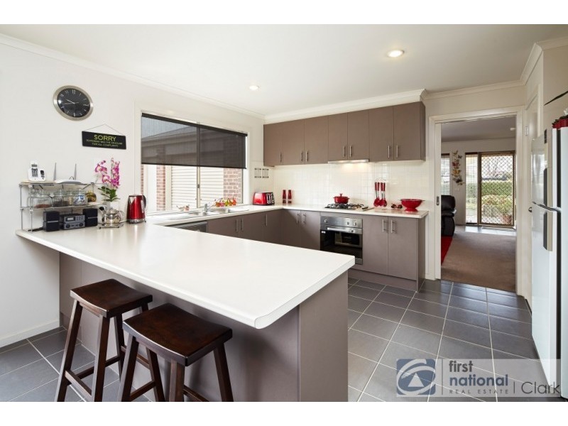 5 Lomandra Court, Drouin VIC 3818