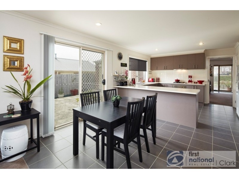 5 Lomandra Court, Drouin VIC 3818