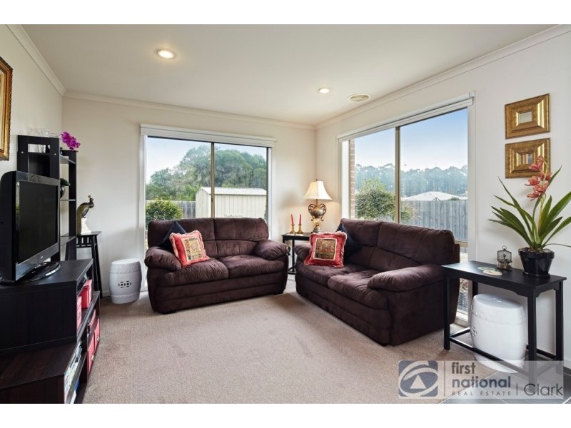 5 Lomandra Court, Drouin VIC 3818