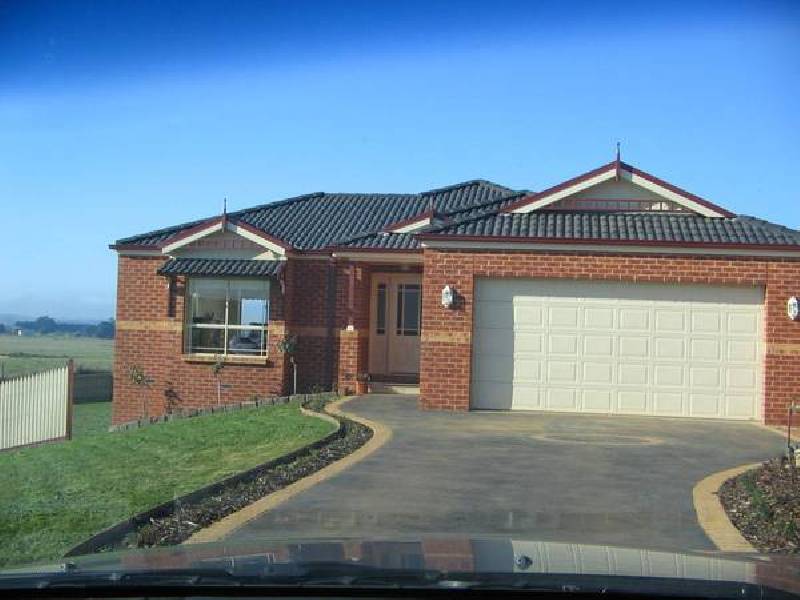 12 Nicolas COURT, Warragul VIC 3820