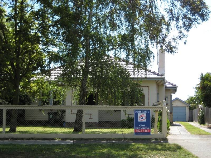 37 Peace Avenue, Warragul VIC 3820