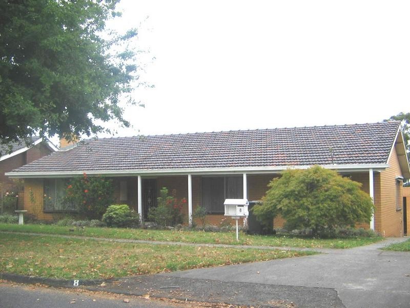 8 Lindsay Street, Drouin VIC 3818