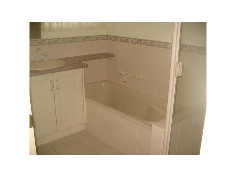 4 Rees Close, Drouin VIC 3818