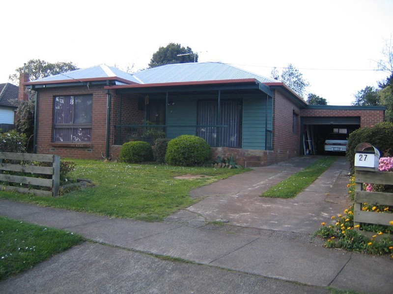 27 Longwarry Road, Drouin VIC 3818