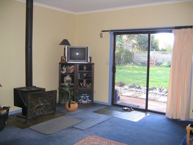 27 Longwarry Road, Drouin VIC 3818