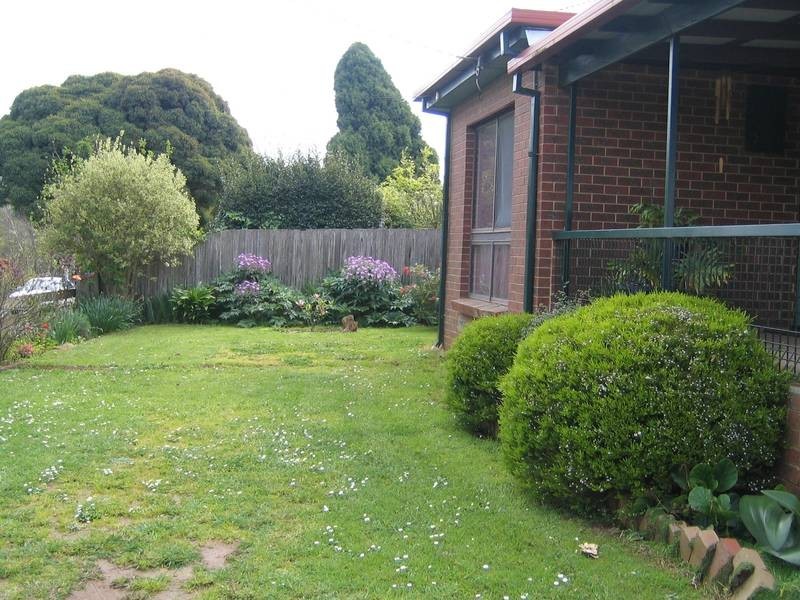 27 Longwarry Road, Drouin VIC 3818