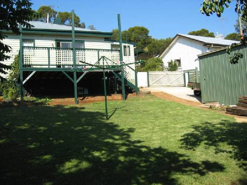 19 Railway Avenue, Drouin VIC 3818