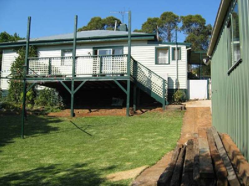 19 Railway Avenue, Drouin VIC 3818