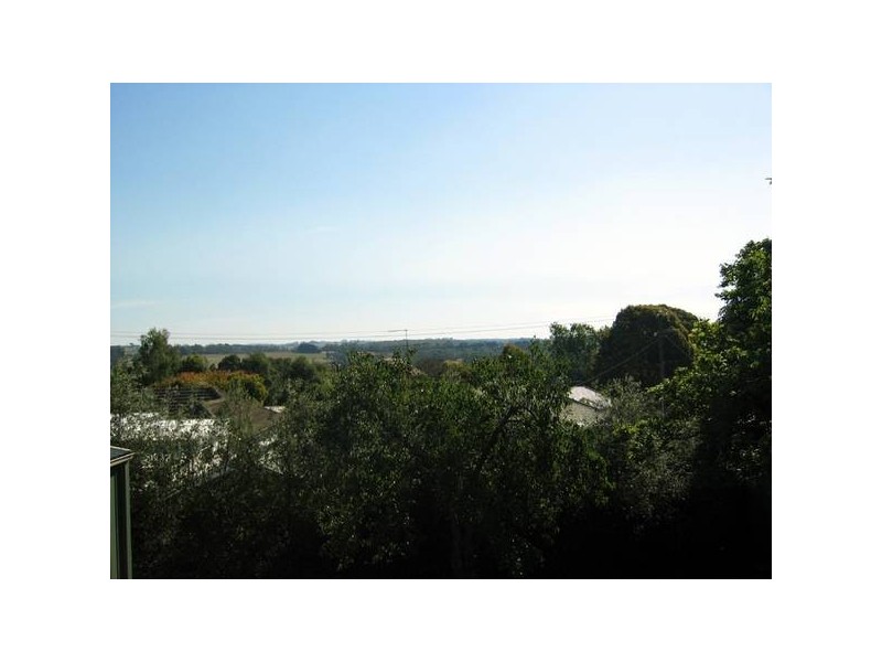 19 Railway Avenue, Drouin VIC 3818