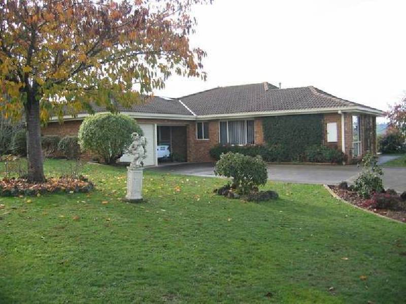 6 Hakea Court, Drouin VIC 3818