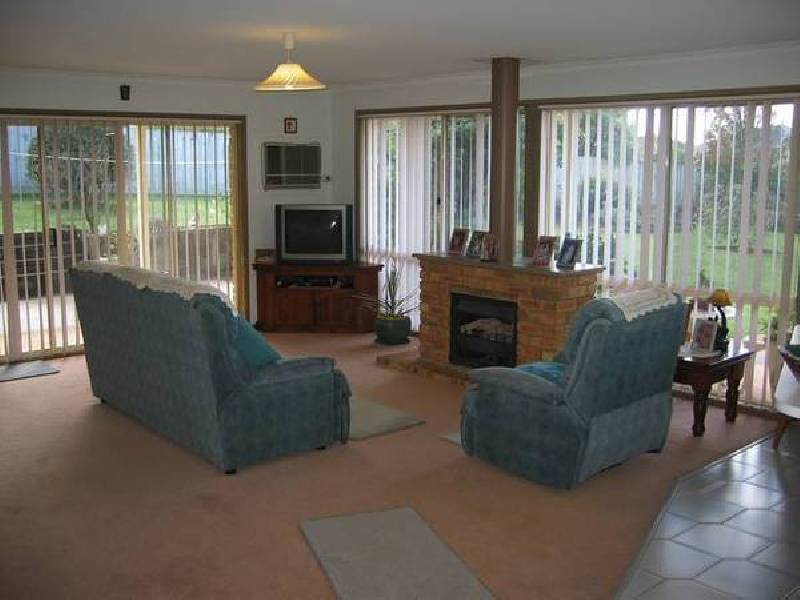 6 Hakea Court, Drouin VIC 3818