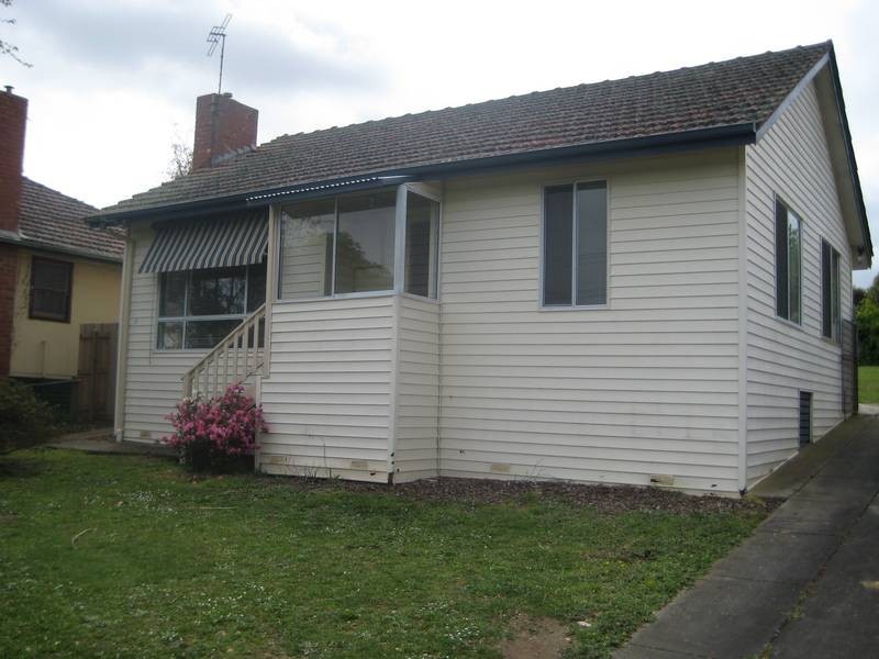 8 Burton Street, Warragul VIC 3820