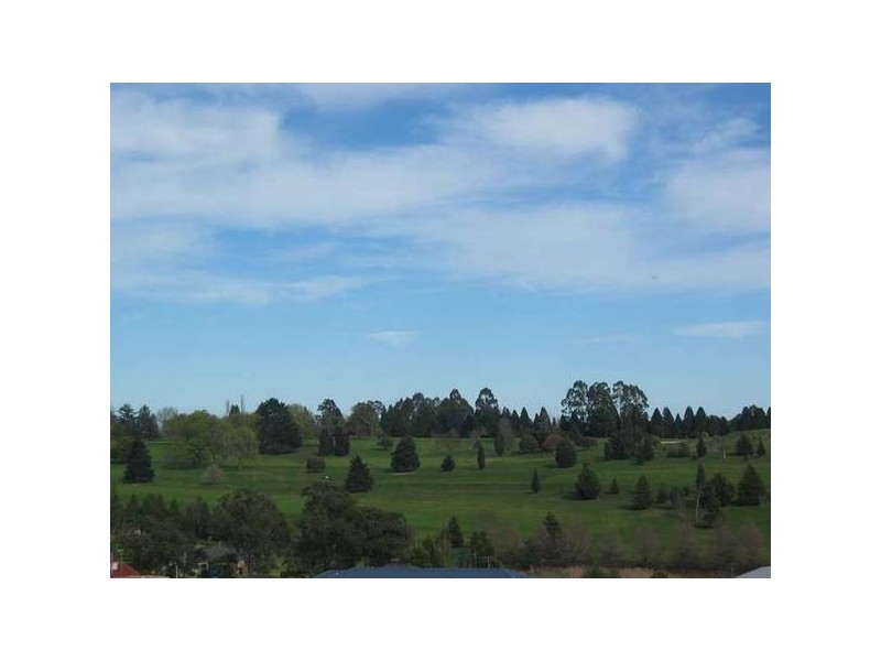 27 Willow Cres, Warragul VIC 3820