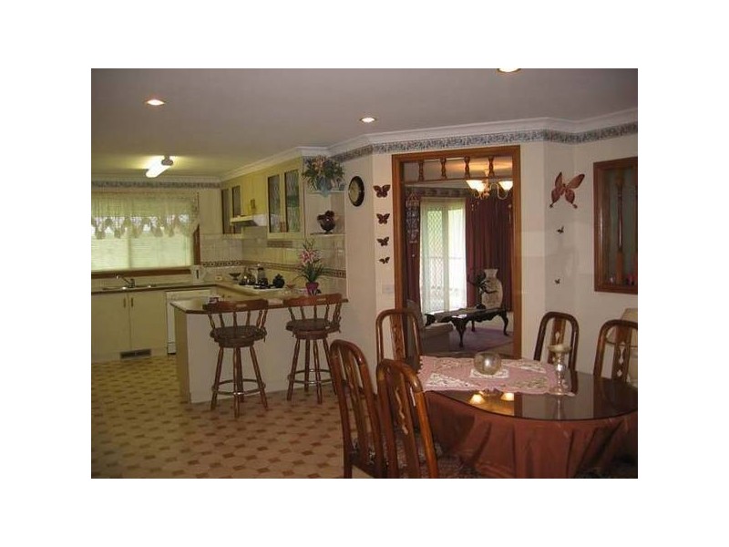 27 Willow Cres, Warragul VIC 3820