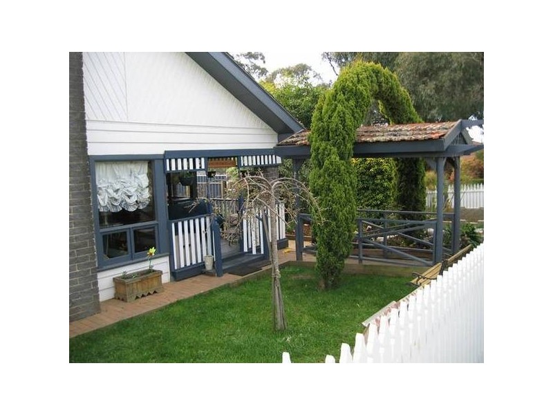 5 Bennett Street, Drouin VIC 3818