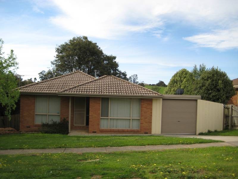 23 Walker Drive, Drouin VIC 3818