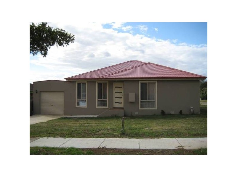 1/1 Henshall Street, Warragul VIC 3820